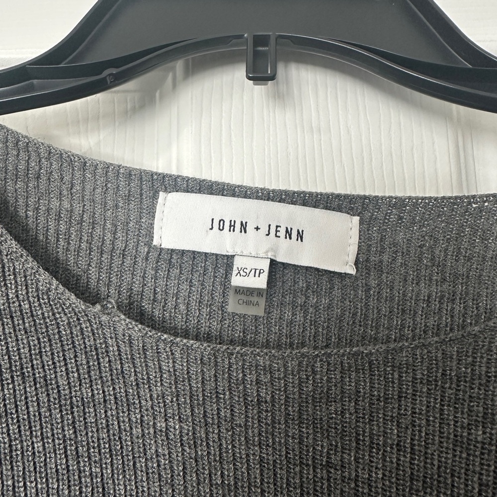 John + Jenn Gray Ruffle sleeve sweater XS - Picture 2 of 5